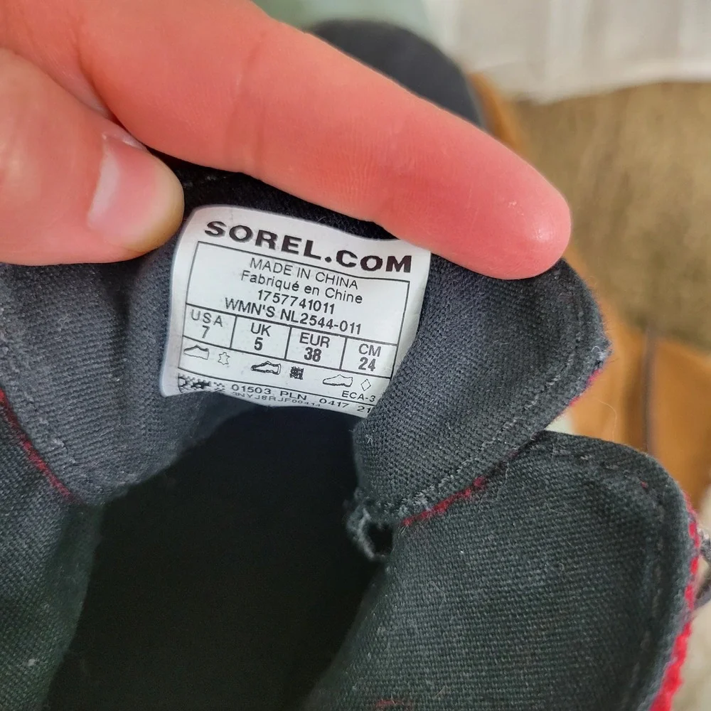 Sorel Out N About Duck Boots‎ Buffalo Plaid Size 7 Black Red